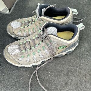 Oboz woman’s hiking shoes. Worn only a few times.